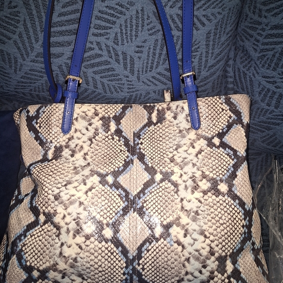 Micahel Kors purse set with coin purse and wallet - Picture 9 of 9